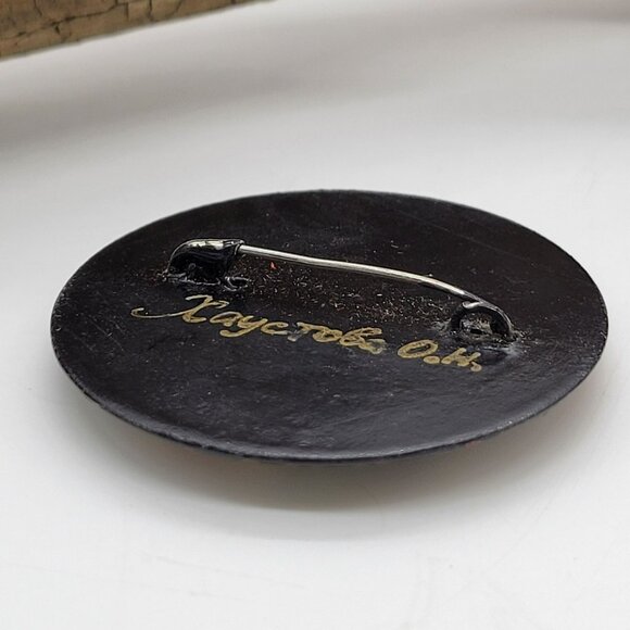 Vintage Hand-Painted Russian Pin Black Lacquer Floral Brooch Gold Accents 2" - Picture 4 of 10